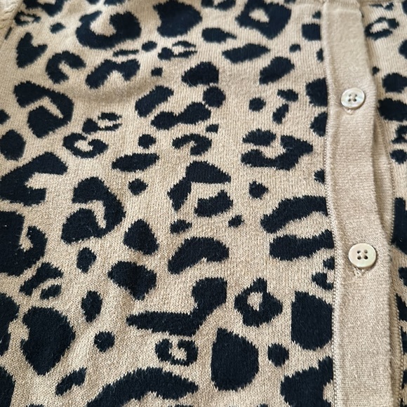 Merona button down sweater~ size Medium - Picture 3 of 4